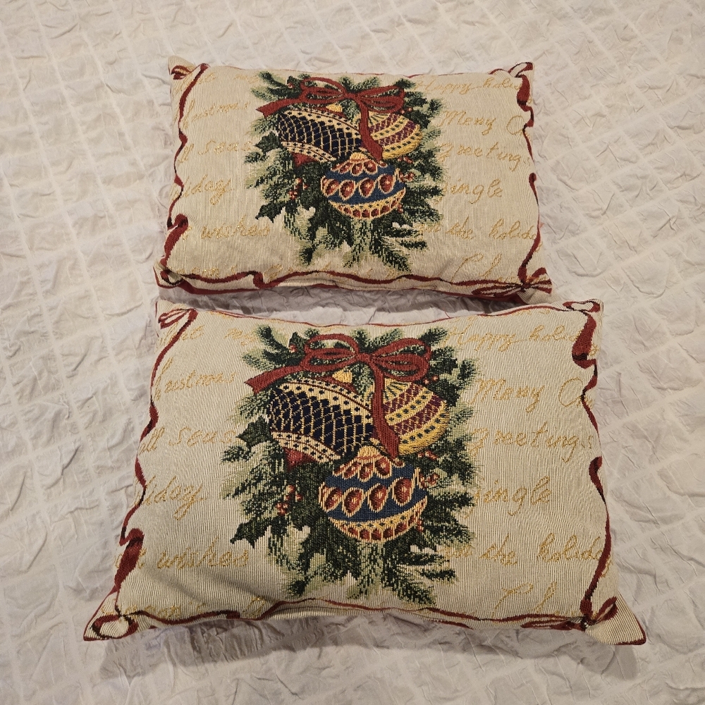 Set of 2 Holiday Accent Pillows – 12" x 16"